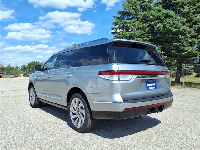 Used 2024 Lincoln Navigator Premiere AWD/4WD image 5