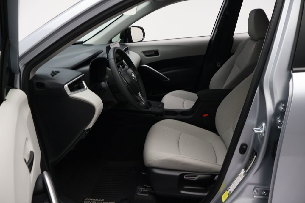 Used 2026 Toyota Corolla Cross LE FWD image 14