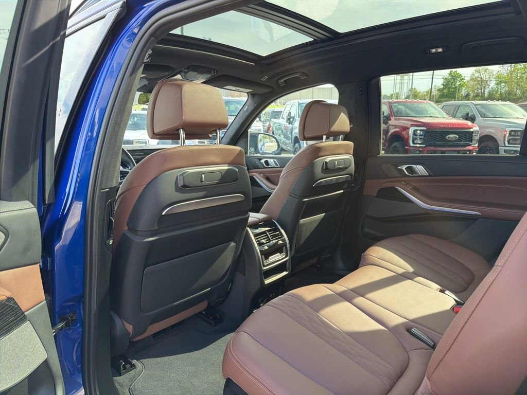 Used 2025 BMW X7 M60i w/ Executive Package AWD/4WD image 15