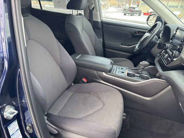 Used 2021 Toyota Highlander LE image 12