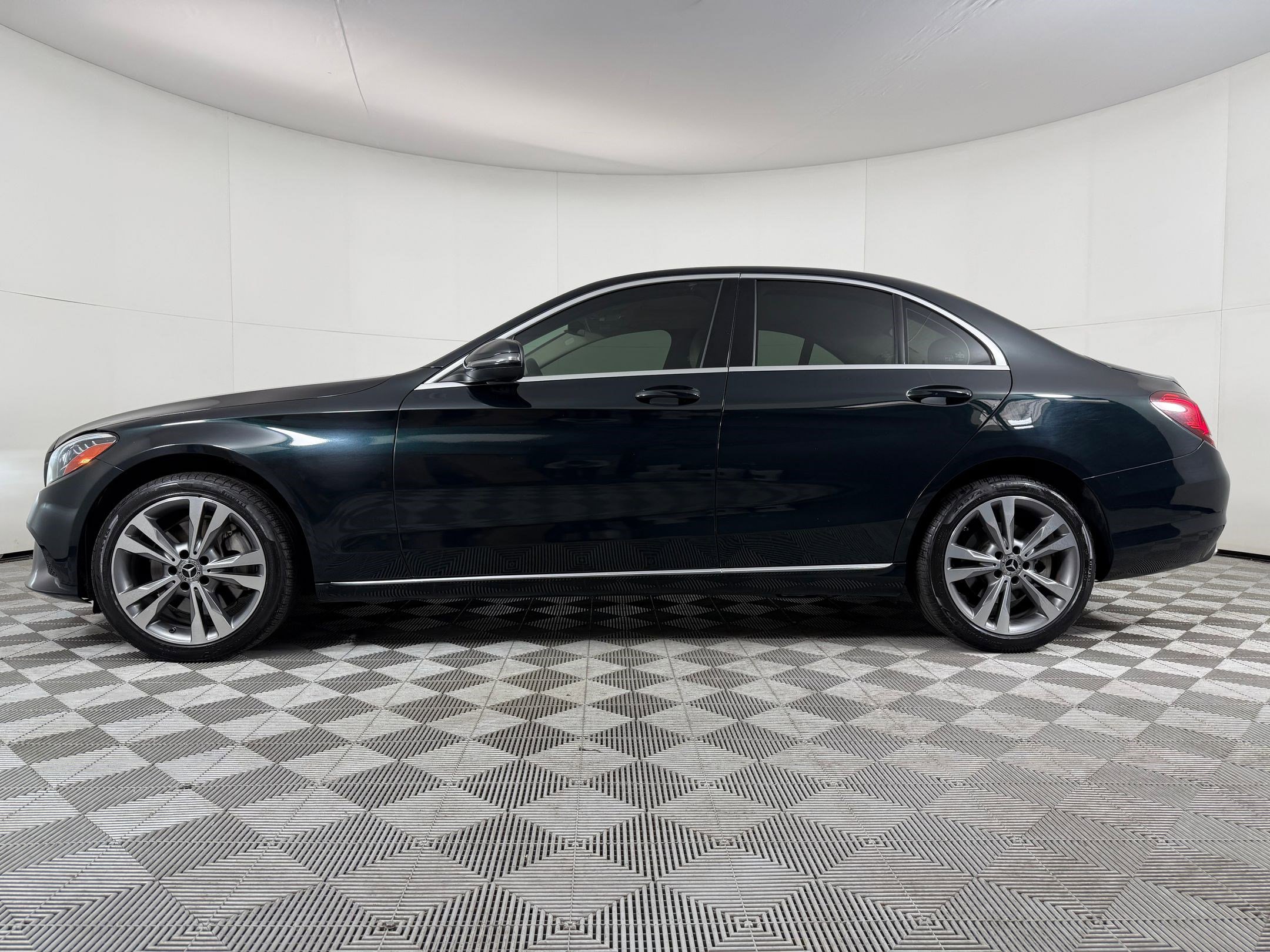 Used 2019 Mercedes-Benz C 300 4MATIC Sedan image 2