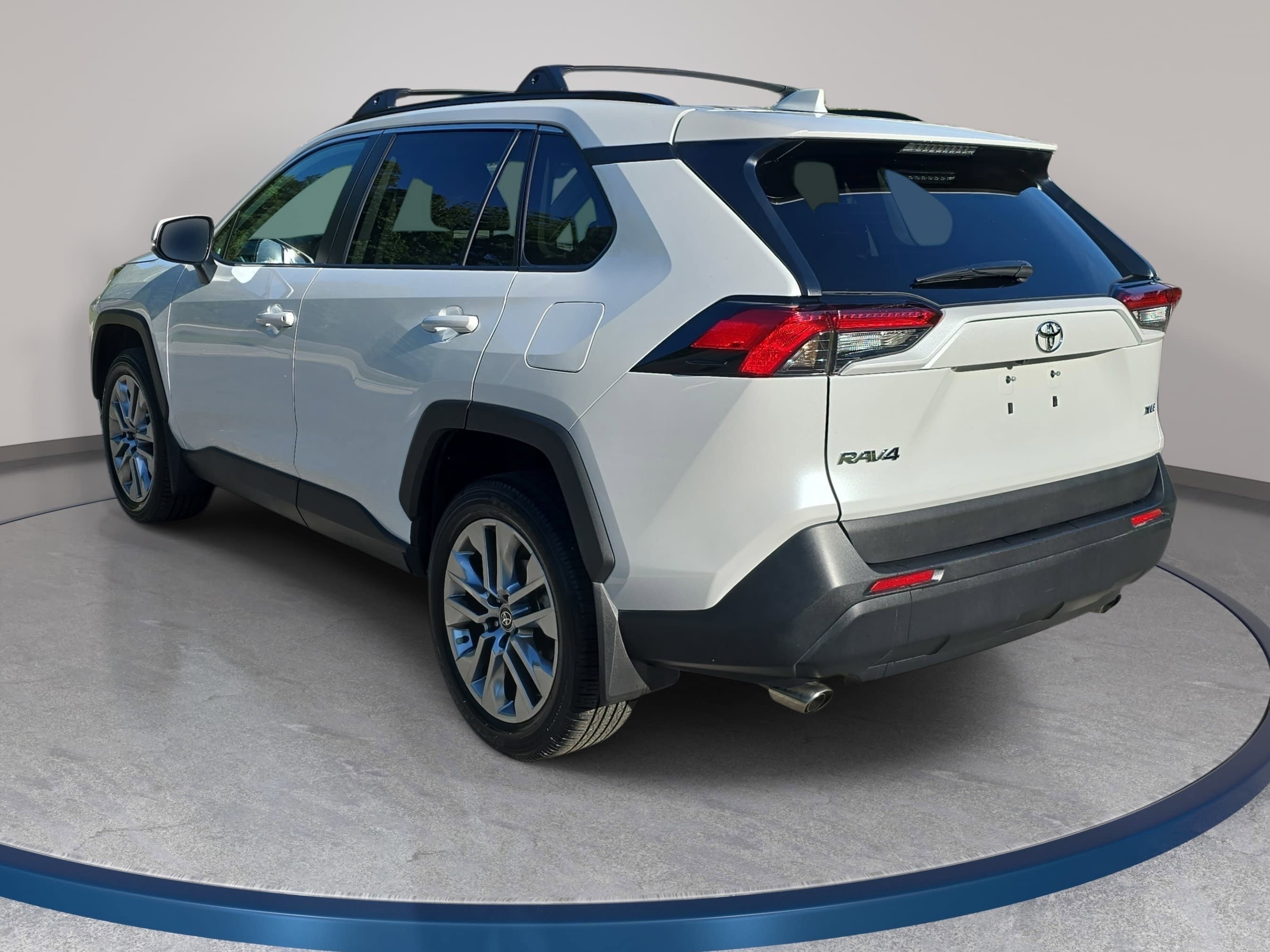 Used 2025 Toyota RAV4 XLE Premium FWD image 7