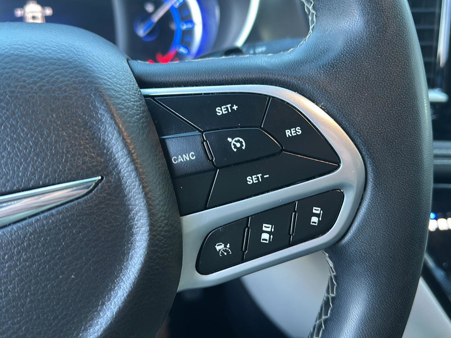 Used 2022 Chrysler Pacifica Touring-L image 23