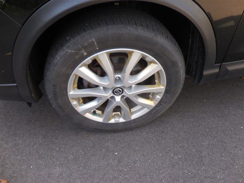 Used 2020 Nissan Rogue Sport SV image 2