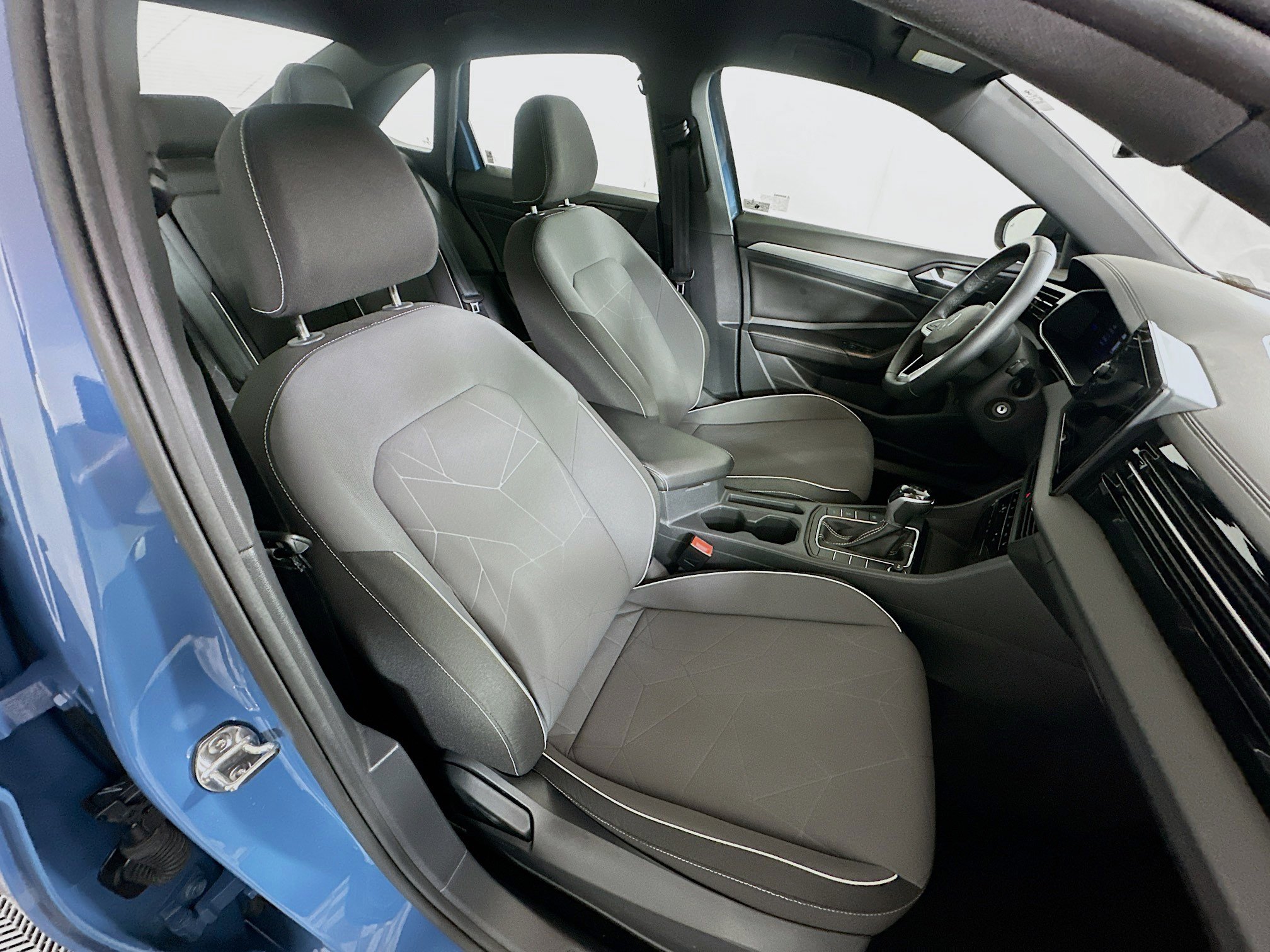 Used 2025 Volkswagen Jetta Sport FWD image 29