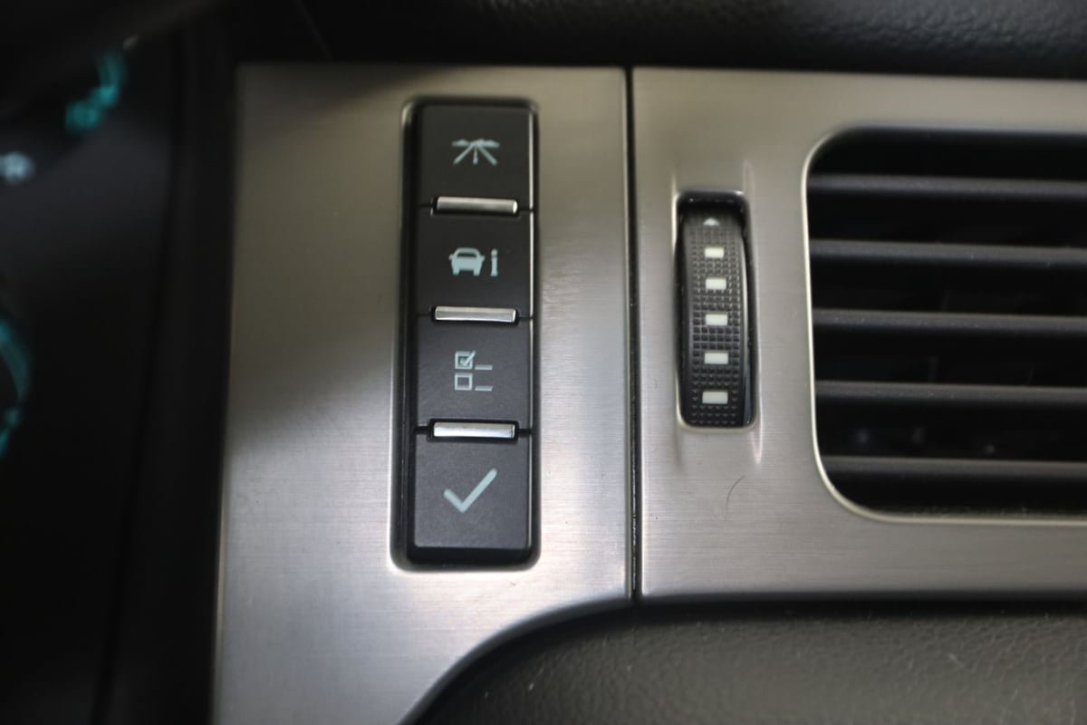 Used 2012 Chevrolet Silverado 1500 LTZ w/ LTZ White Diamond Edition AWD/4WD image 27