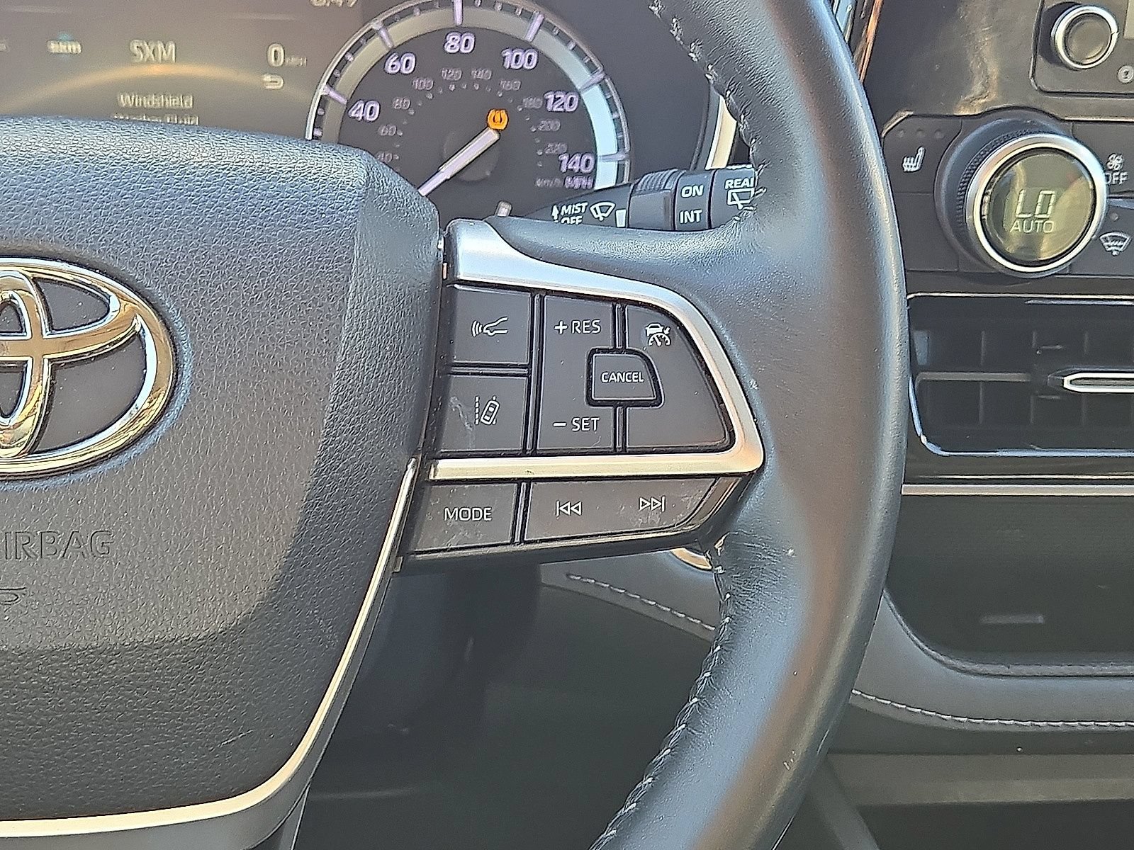 Used 2022 Toyota Highlander XLE AWD/4WD image 20