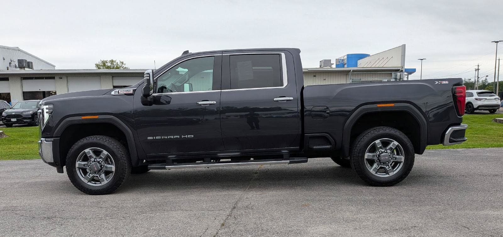 Used 2025 GMC Sierra 2500 SLT w/ SLT Premium Package AWD/4WD image 6