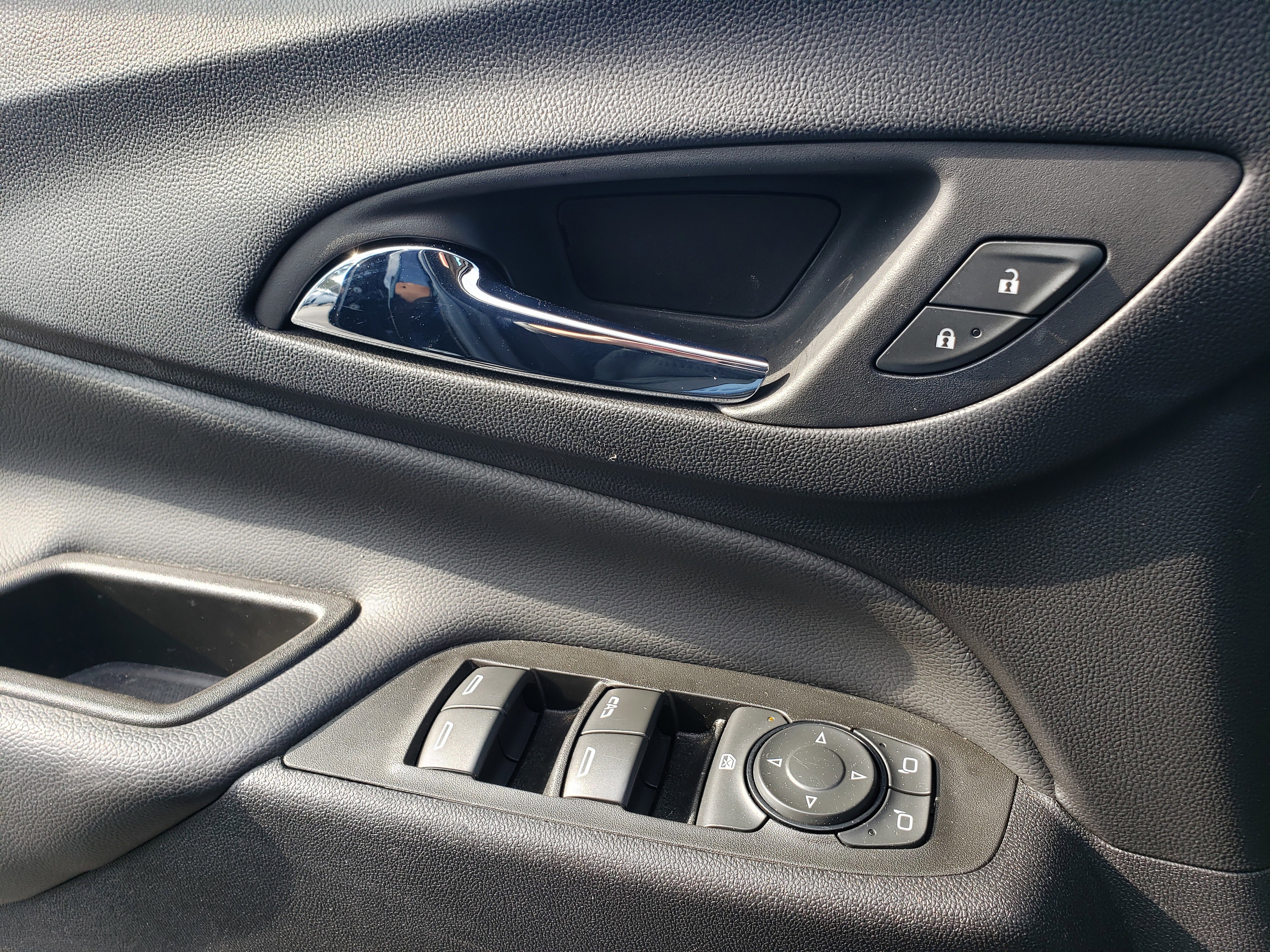 Used 2022 Chevrolet Equinox LT w/ Driver Convenience Package image 14