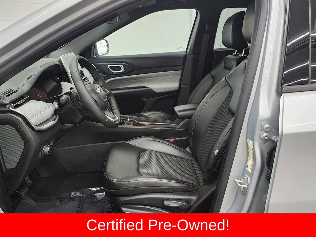 Certified 2025 Jeep Compass Latitude image 12