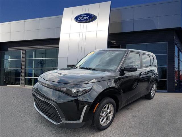 Used 2025 Kia Soul LX w/ LX Technology Package image 4