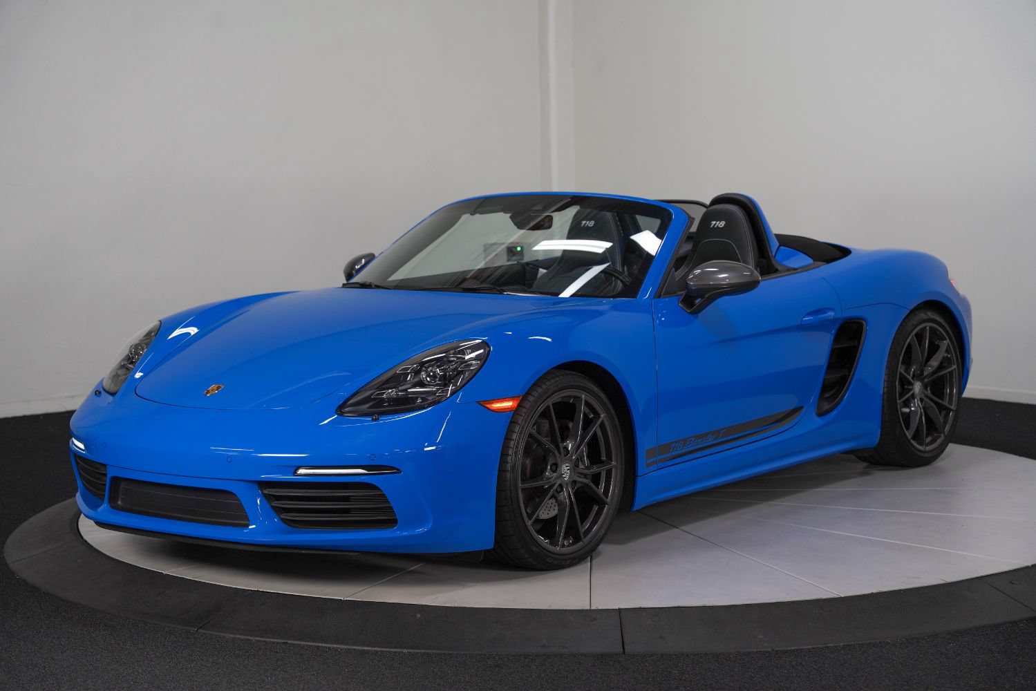 Used 2022 Porsche 718 Boxster RWD image 6