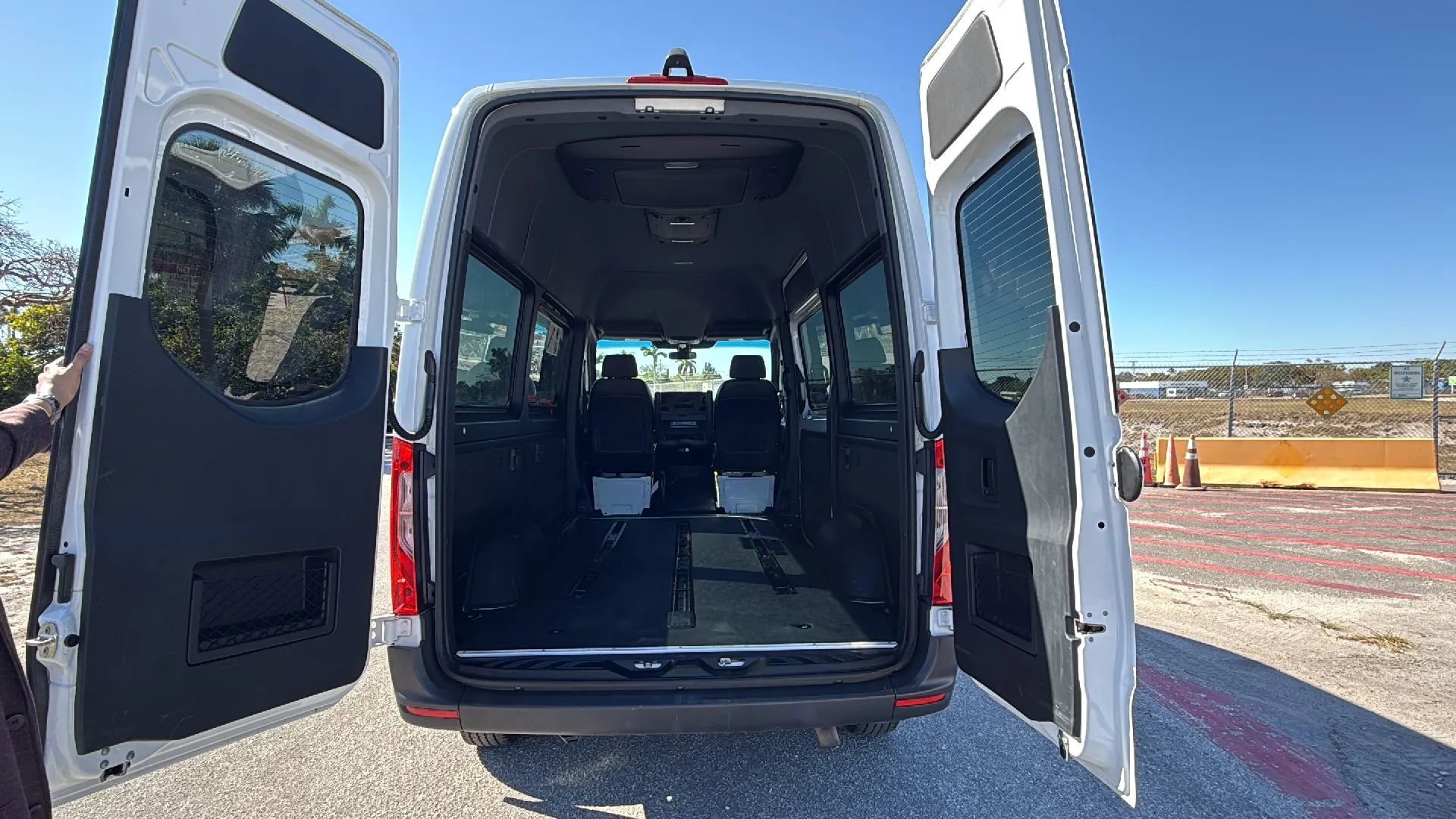 Used 2021 Mercedes-Benz Sprinter 2500 image 14