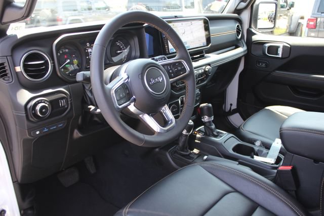 Used 2024 Jeep Wrangler Unlimited Sahara w/ Technology Group AWD/4WD image 3