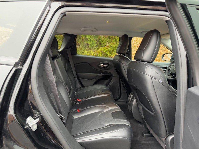 Used 2023 Jeep Cherokee Altitude Lux image 10