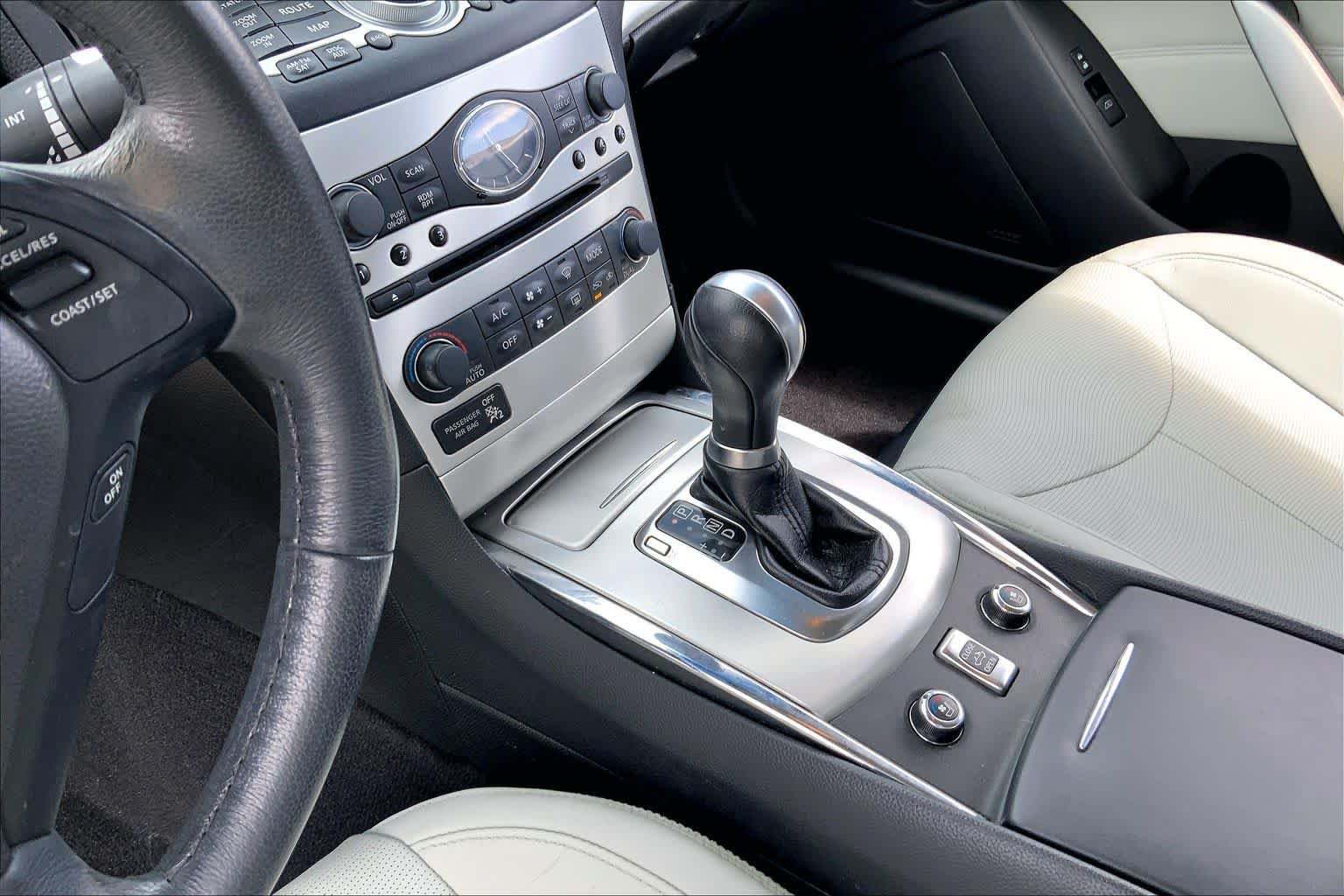 Used 2015 INFINITI Q60 Convertible w/ Premium Package RWD image 15