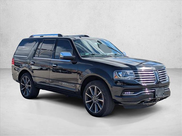 Used 2017 Lincoln Navigator Reserve image 3