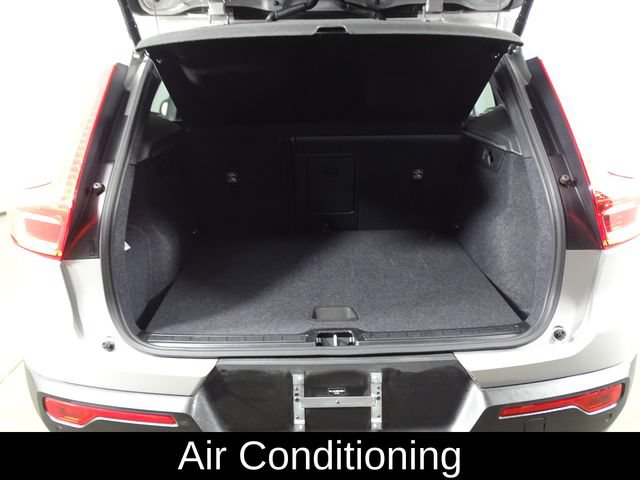 Used 2025 Volvo XC40 B5 Core AWD/4WD image 14
