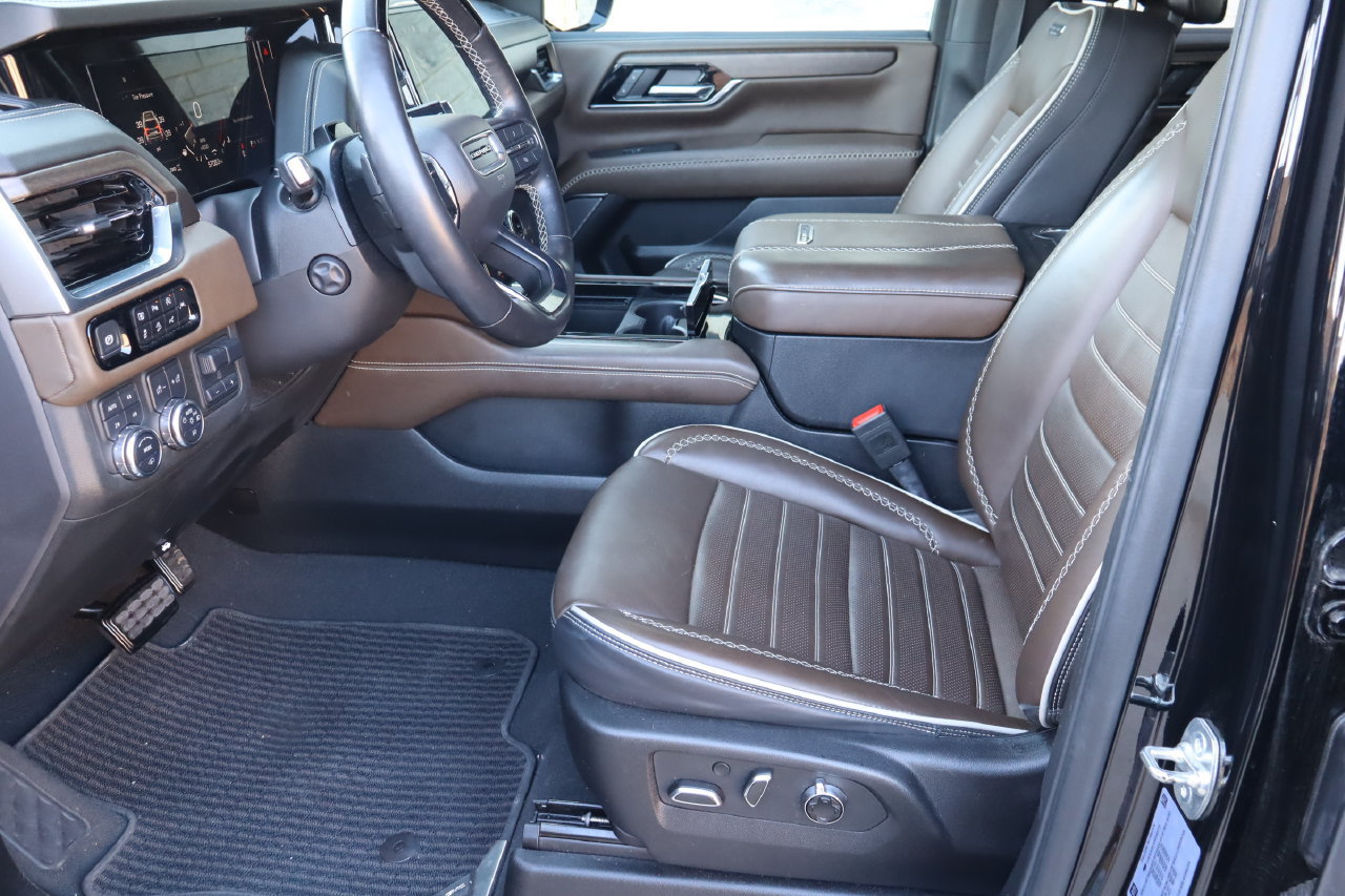 Used 2025 GMC Yukon Denali Ultimate AWD/4WD image 18