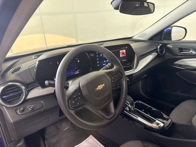 Used 2024 Chevrolet Trax LT FWD image 17