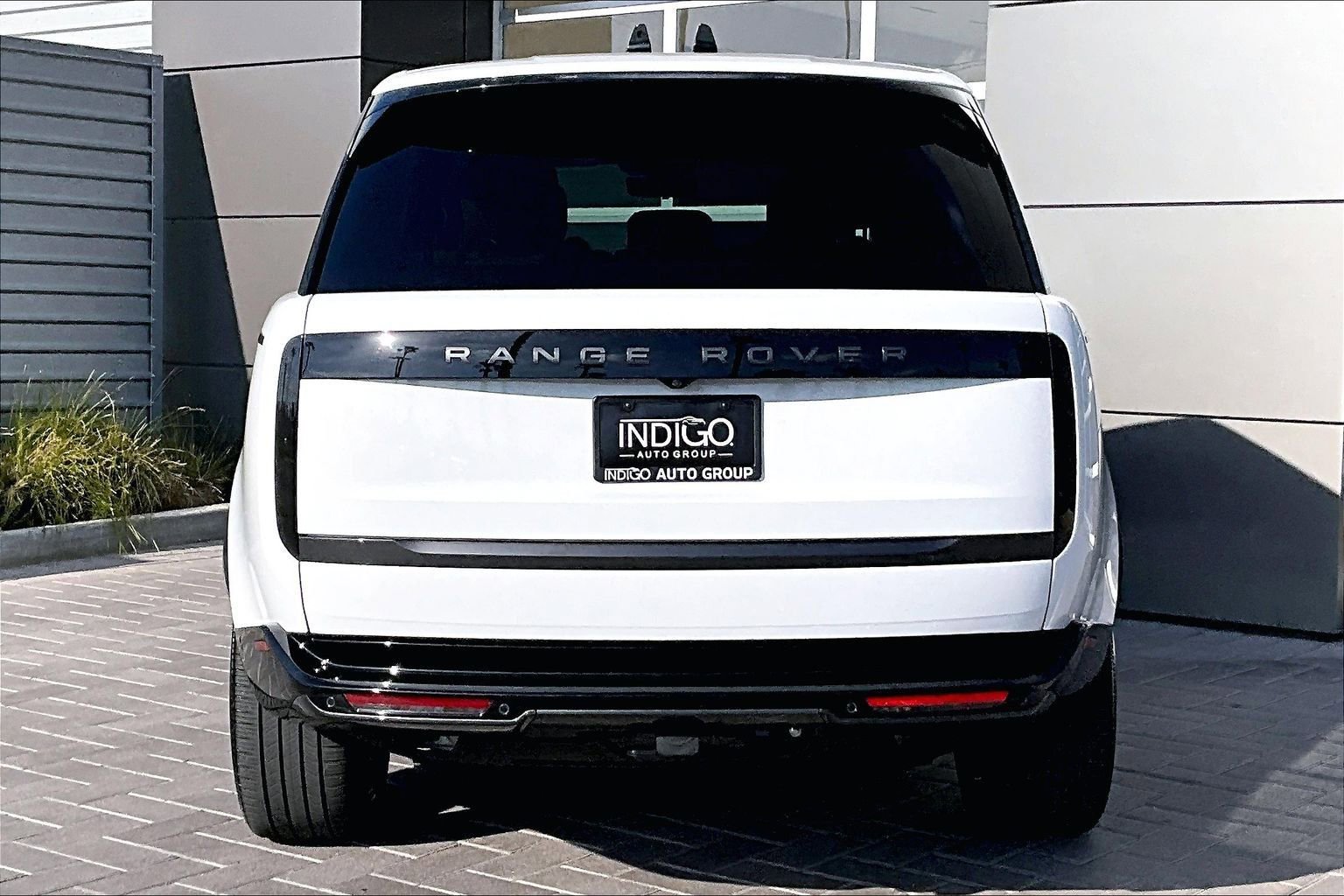 Used 2025 Land Rover Range Rover Long Wheelbase SE image 4