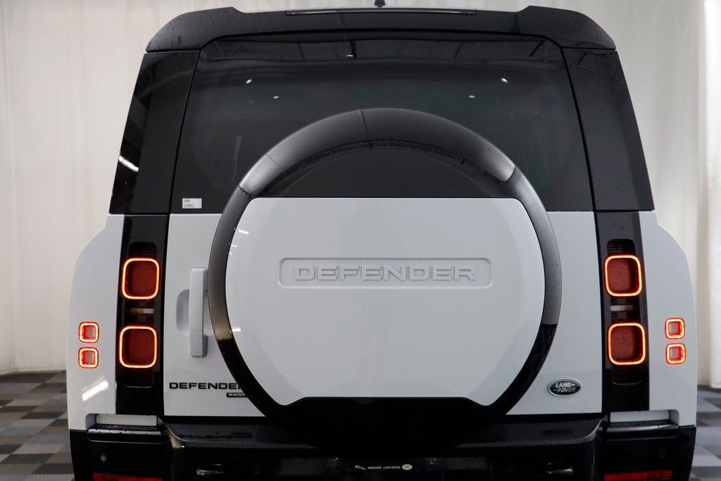 Used 2023 Land Rover Defender 130 X-Dynamic SE image 18