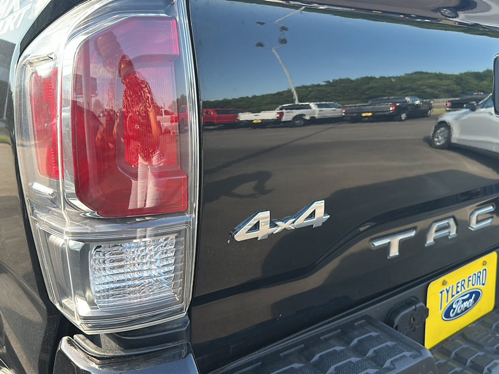 Used 2023 Toyota Tacoma TRD Sport w/ TRD Premium Sport Package AWD/4WD image 36