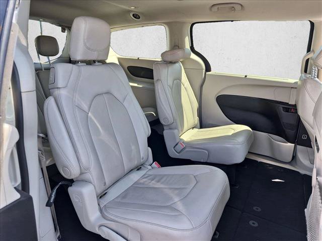 Used 2021 Chrysler Pacifica Touring-L FWD image 19