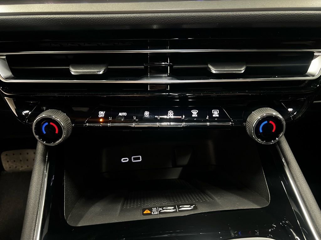 New 2026 Chevrolet Traverse LT w/ Midnight/Sport Edition image 22