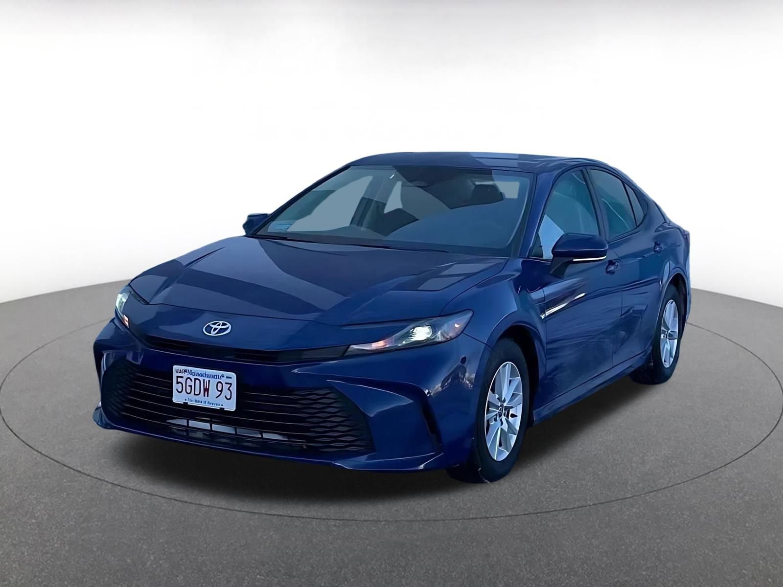 Used 2025 Toyota Camry LE image 4