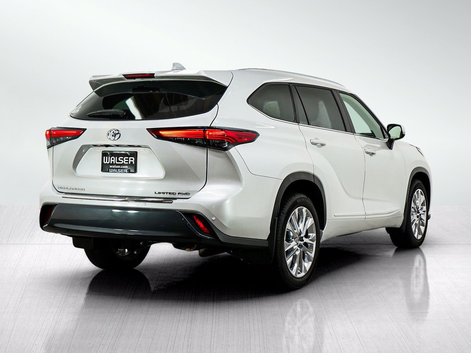 Used 2023 Toyota Highlander Limited AWD/4WD image 5