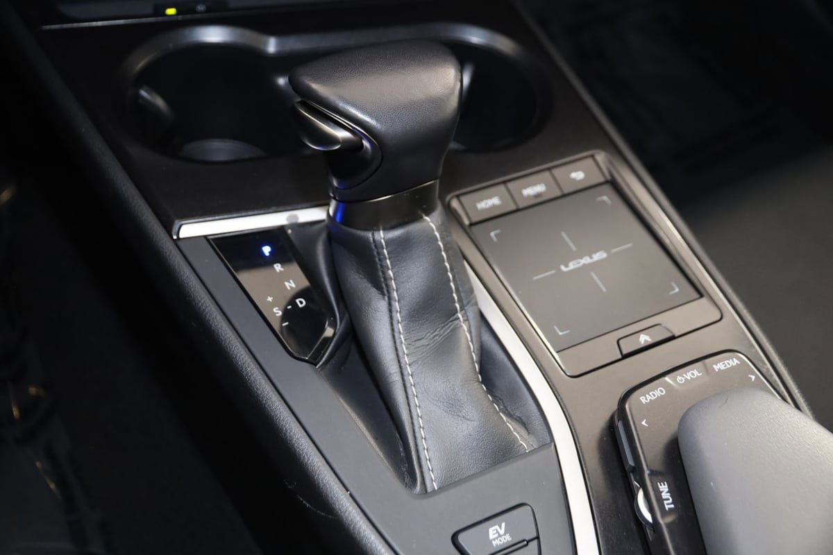 Used 2022 Lexus UX 250h w/ Premium Package AWD/4WD image 7