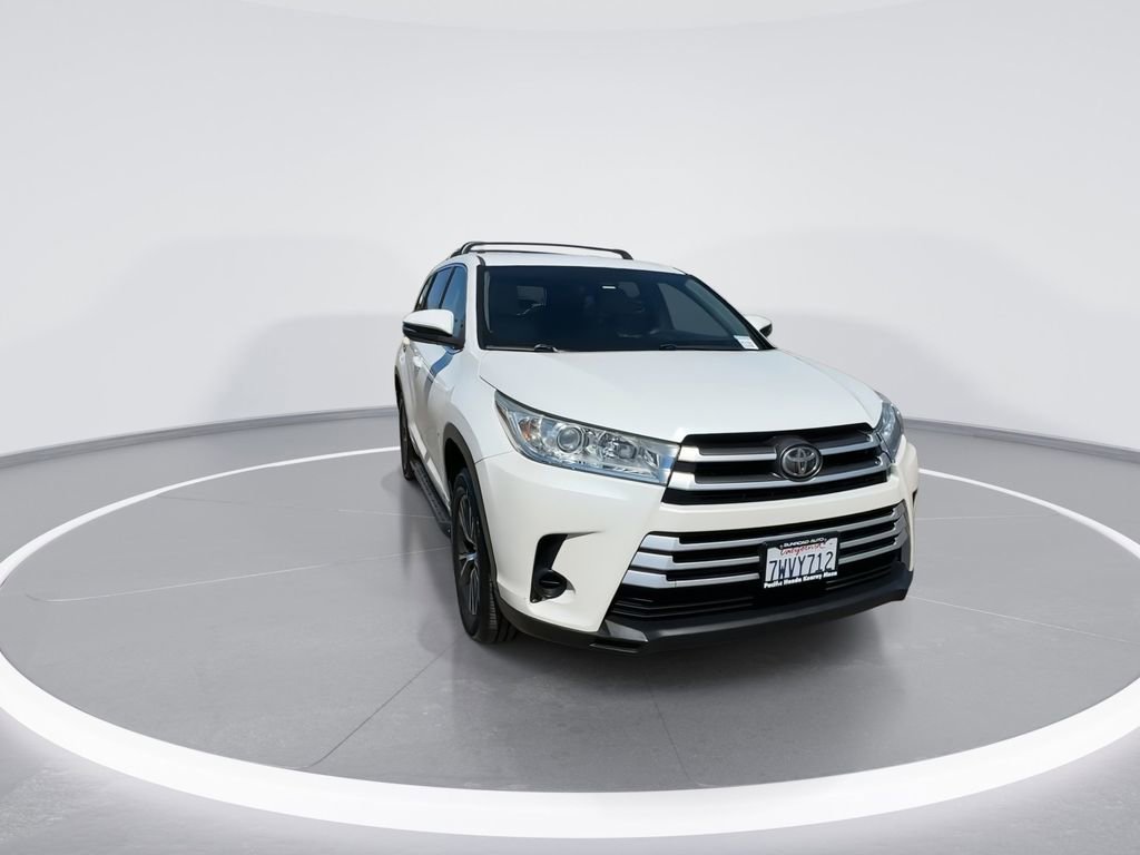 Used 2017 Toyota Highlander LE w/ Carpet Mat Package FWD image 2