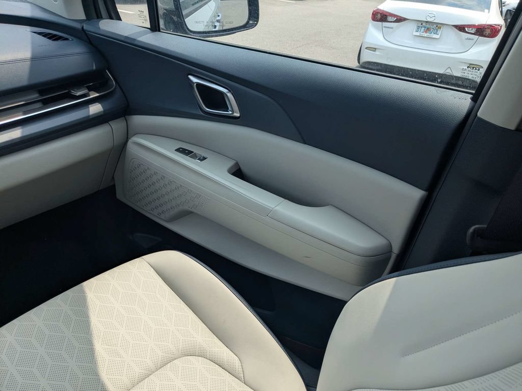 Used 2025 Kia Carnival SX FWD image 18
