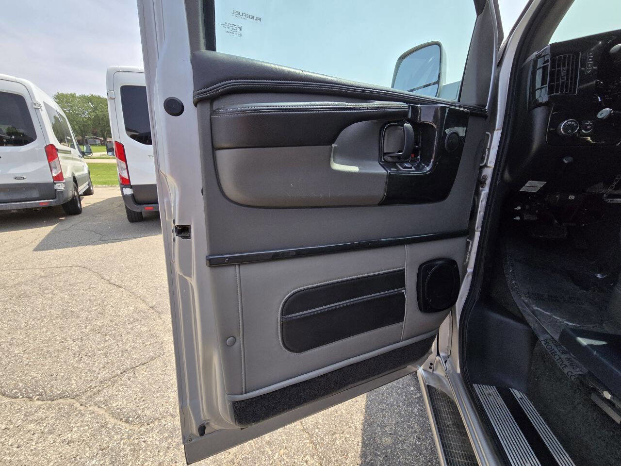 Used 2013 GMC Savana 1500 image 21