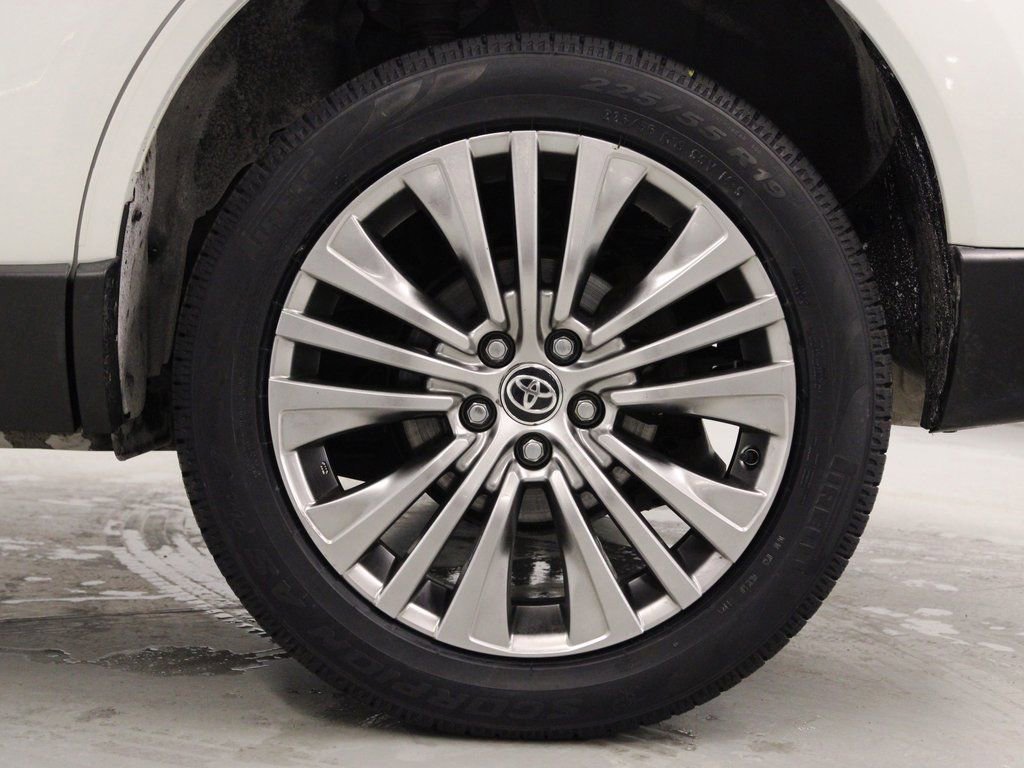 Used 2023 Toyota Venza XLE image 10