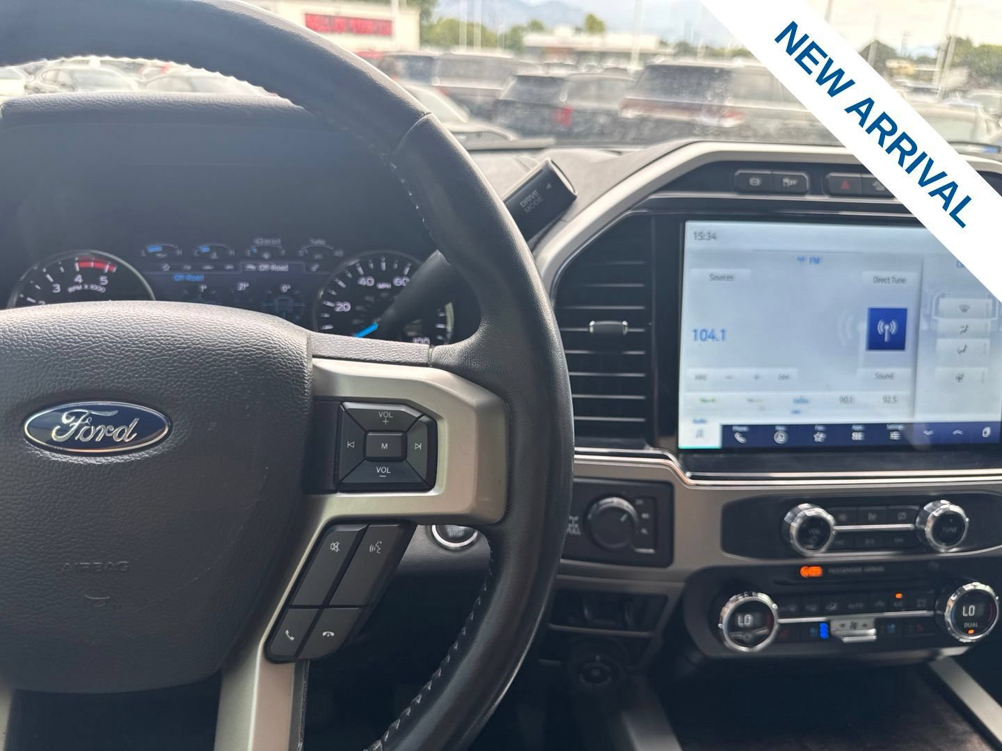 Used 2022 Ford F350 Lariat w/ Tremor Off-Road Package AWD/4WD image 26