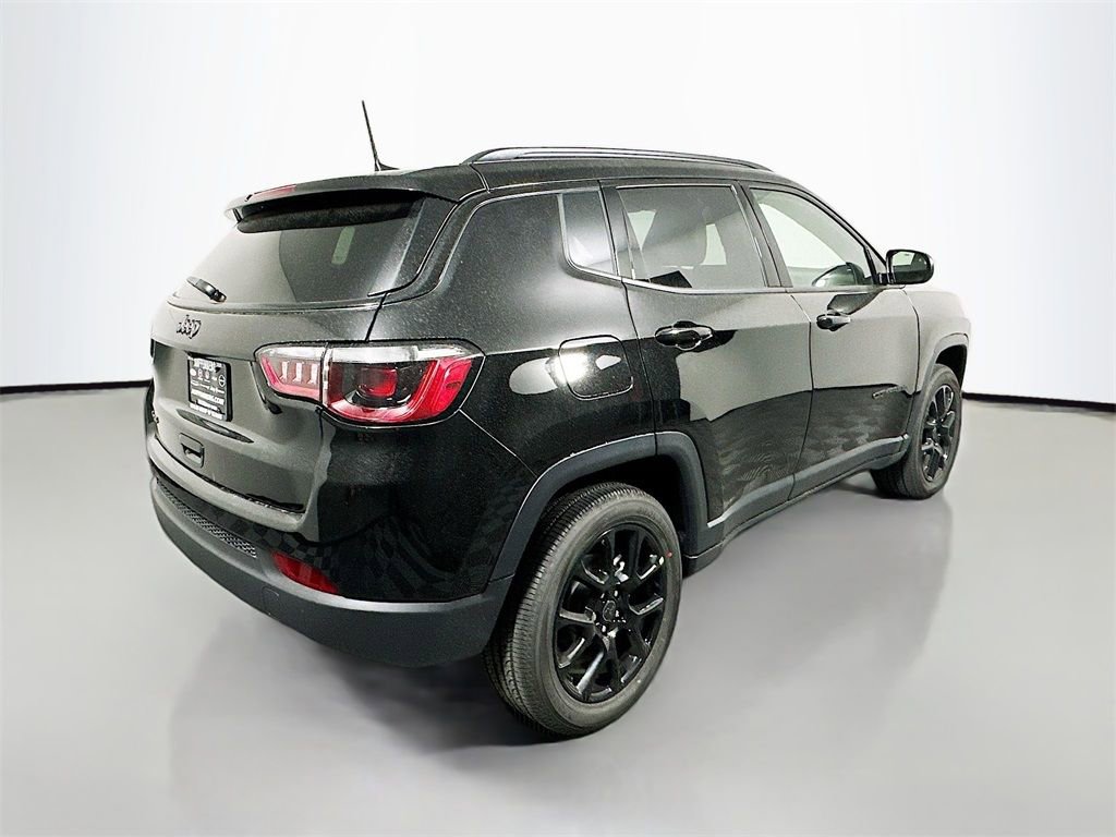 New 2026 Jeep Compass Latitude image 9