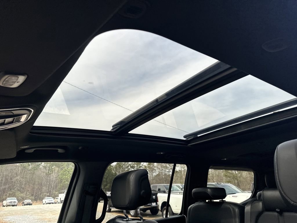 Used 2024 Jeep Wagoneer 2WD w/ Premium Group I image 34