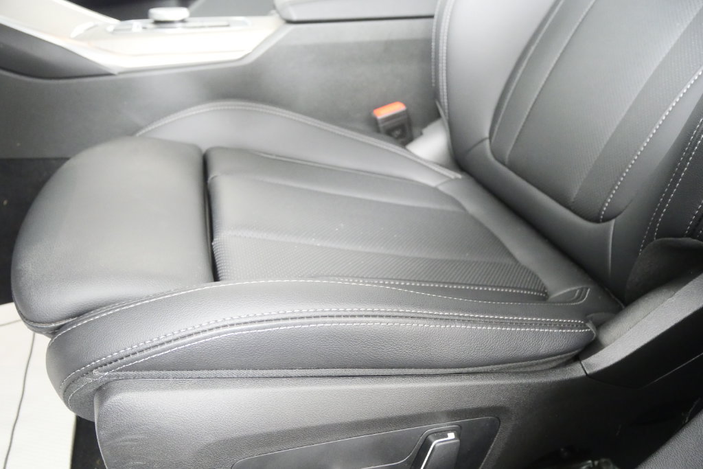 Certified 2026 BMW 330i Sedan RWD image 9