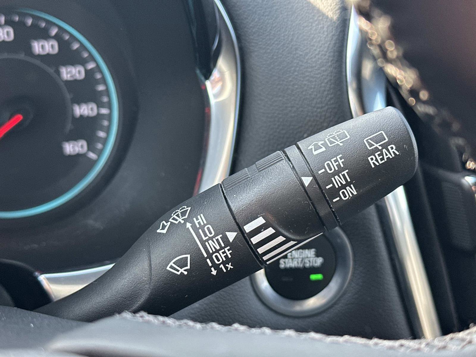 Used 2023 Chevrolet Traverse LT w/ Rear Camera Mirror Package image 24