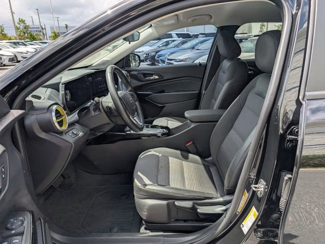 Certified 2025 Chevrolet Trax LT w/ Driver Confidence Package image 5