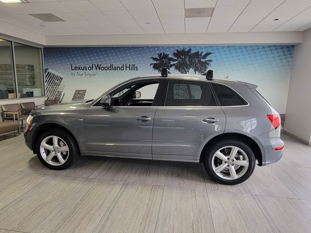 Used 2017 Audi Q5 2.0T Premium Plus w/ Technology Package AWD/4WD image 2