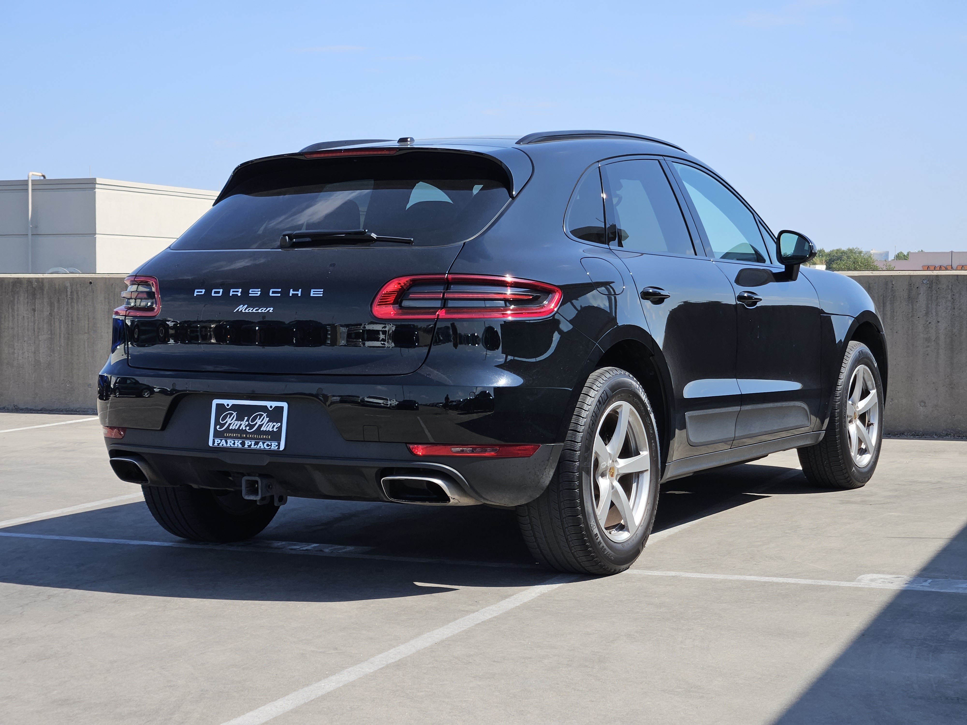 Certified 2017 Porsche Macan AWD/4WD image 8