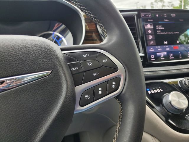 Used 2022 Chrysler Pacifica Limited FWD image 15