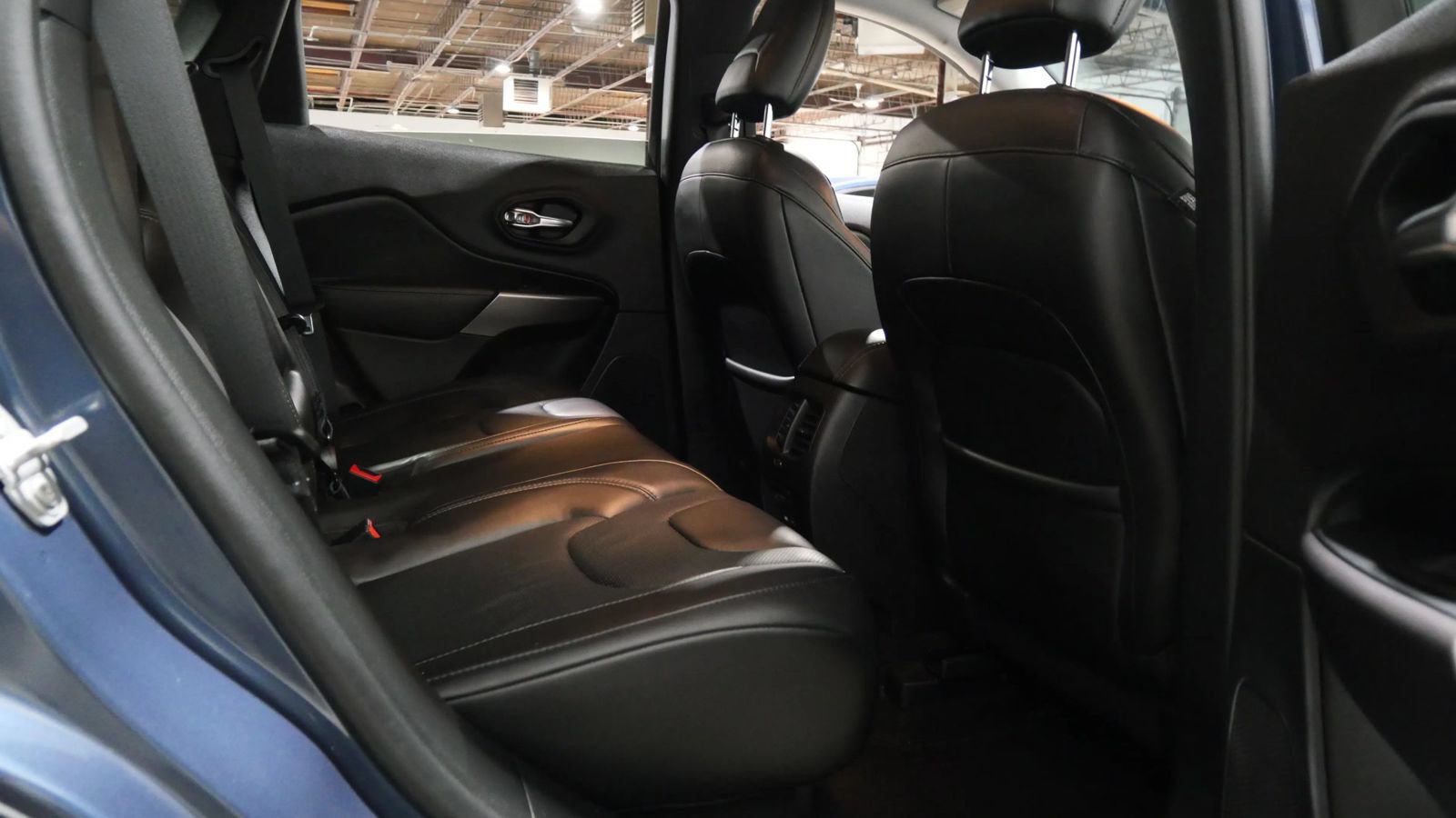 Used 2019 Jeep Cherokee Limited AWD/4WD image 11