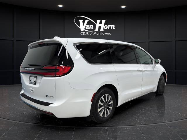 Used 2022 Chrysler Pacifica Touring-L image 3