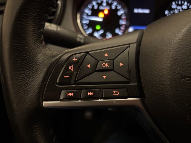 Used 2020 Nissan Rogue SV image 14