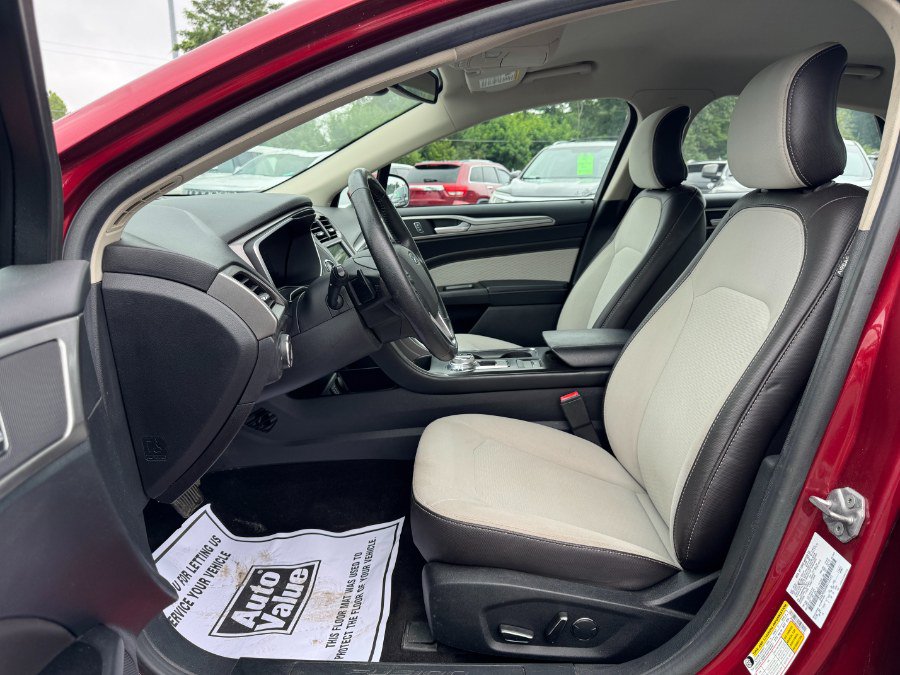 Used 2019 Ford Fusion SE w/ Equipment Group 151A FWD image 15