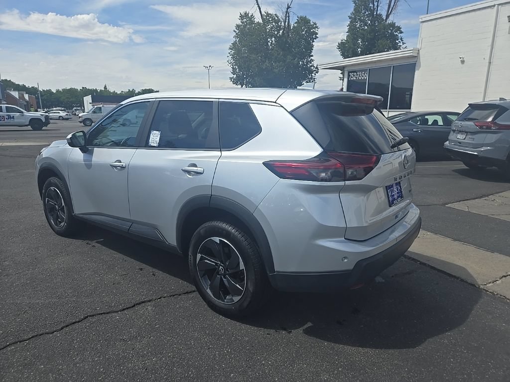 Used 2025 Nissan Rogue SV AWD/4WD image 7